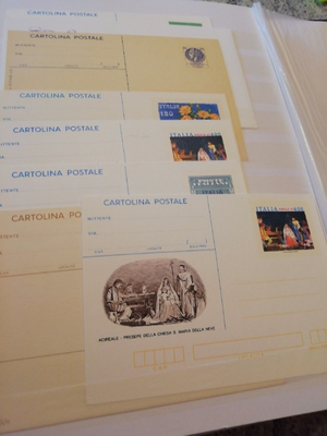Cartoline postali di vario tipo anche con francobollo in stoffa
